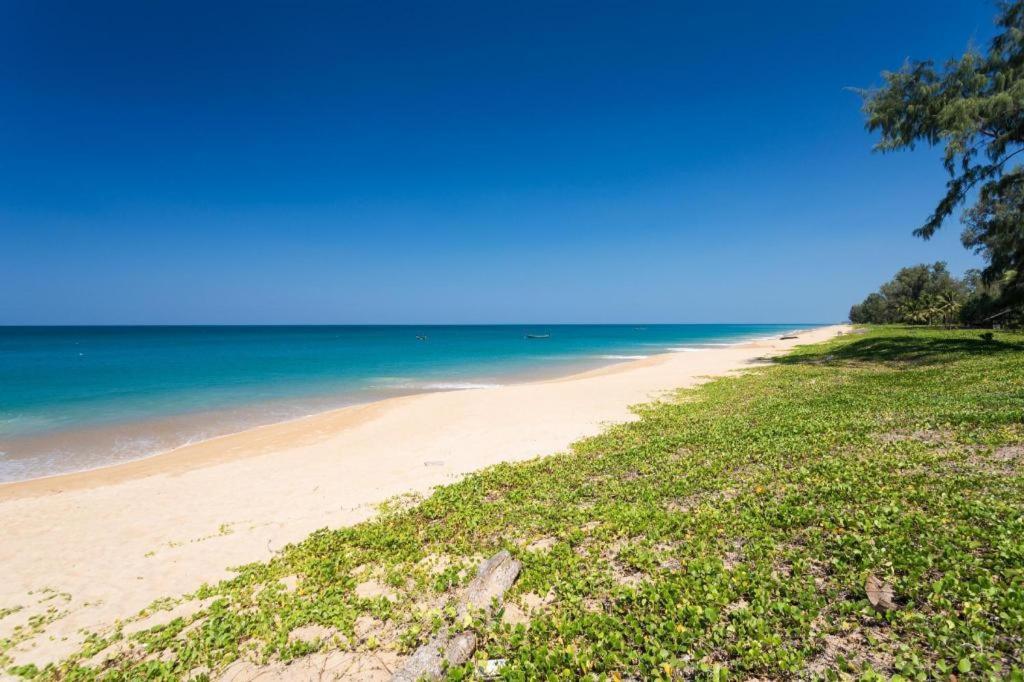 Royal Lee Resort And Spa Nai Yang Beach Exterior foto