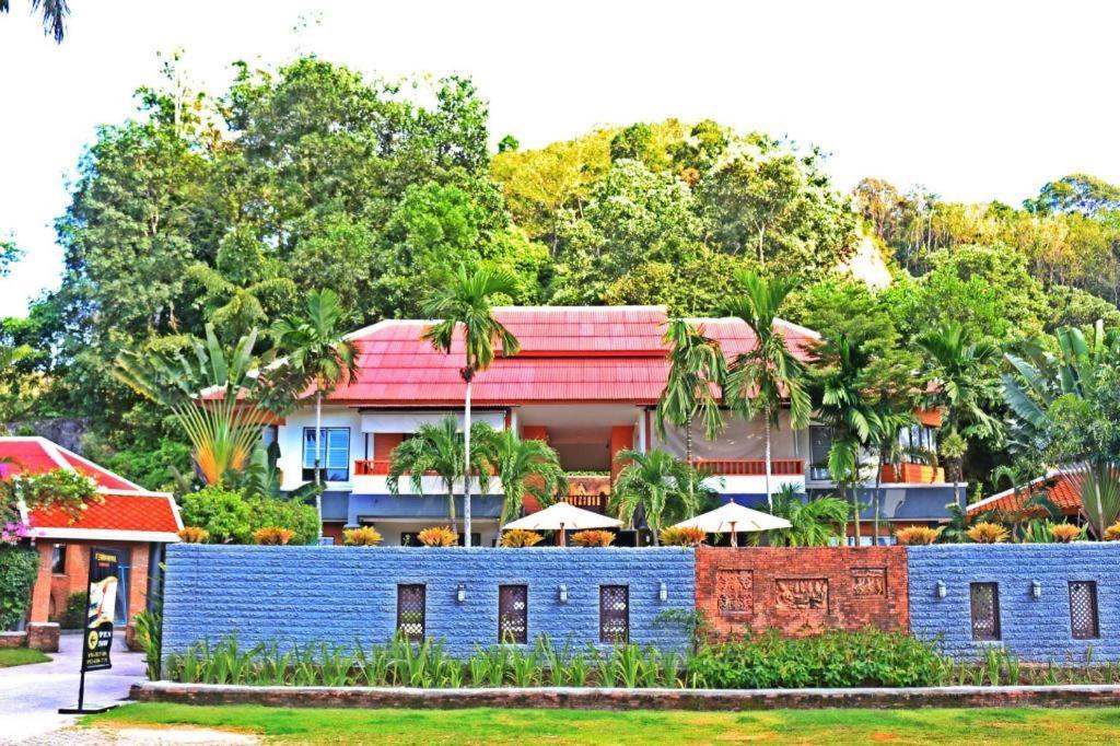 Royal Lee Resort And Spa Nai Yang Beach Exterior foto