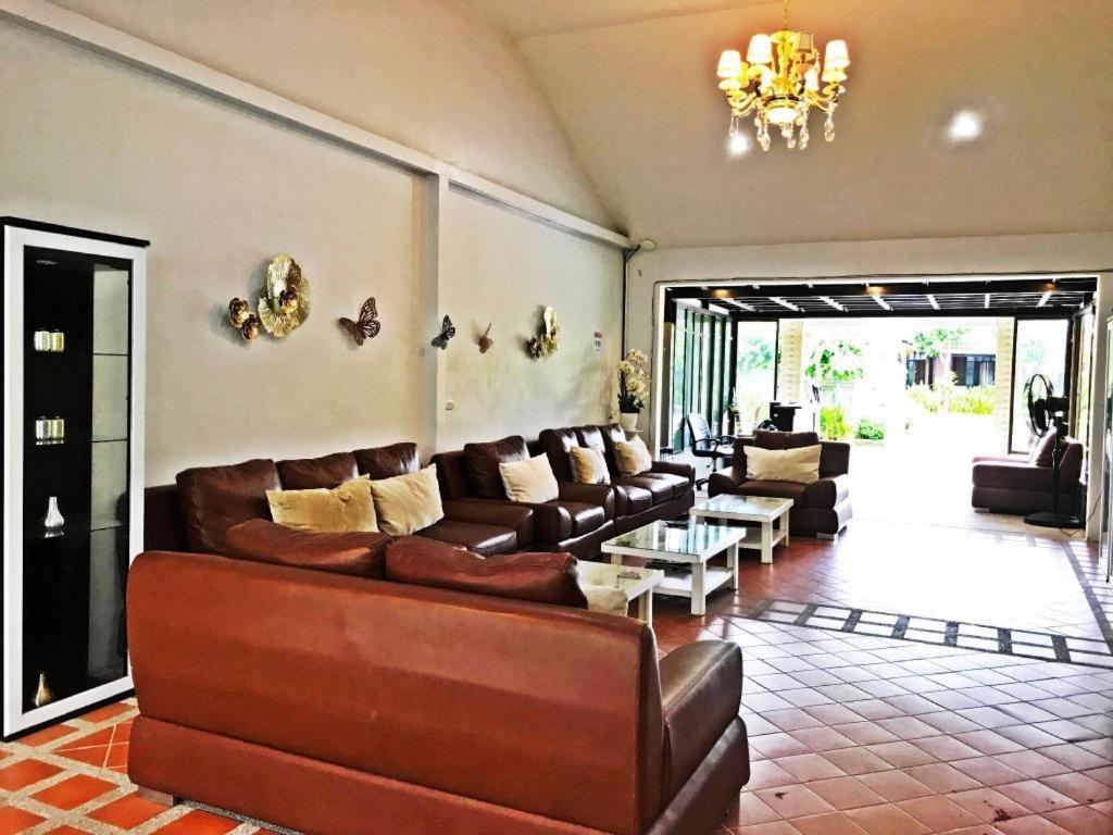 Royal Lee Resort And Spa Nai Yang Beach Exterior foto