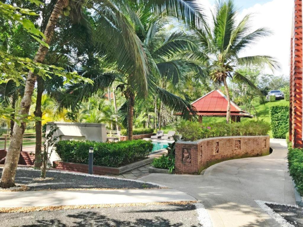Royal Lee Resort And Spa Nai Yang Beach Exterior foto