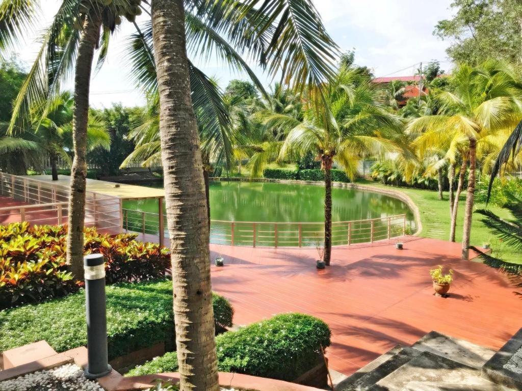 Royal Lee Resort And Spa Nai Yang Beach Exterior foto