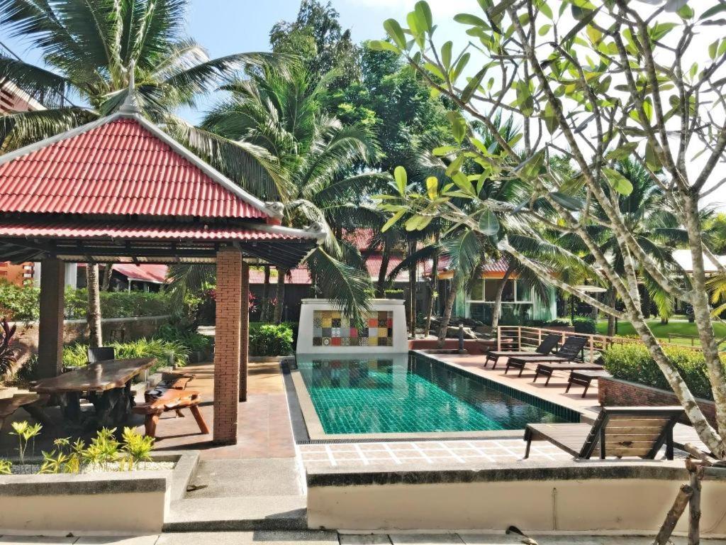 Royal Lee Resort And Spa Nai Yang Beach Exterior foto