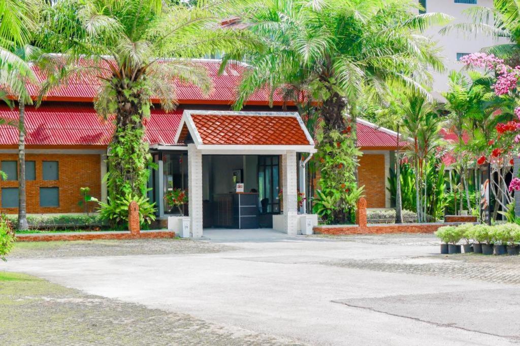 Royal Lee Resort And Spa Nai Yang Beach Exterior foto