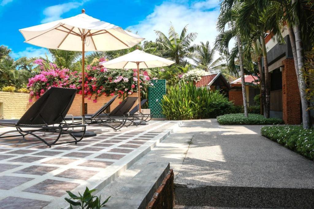 Royal Lee Resort And Spa Nai Yang Beach Exterior foto