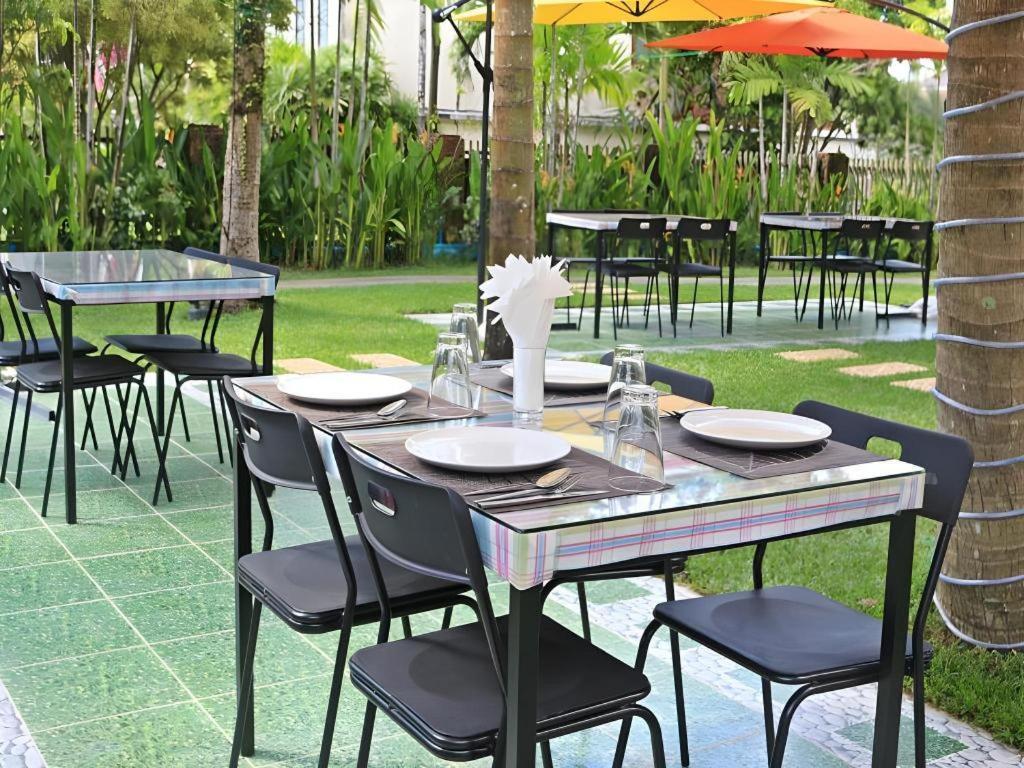 Royal Lee Resort And Spa Nai Yang Beach Exterior foto