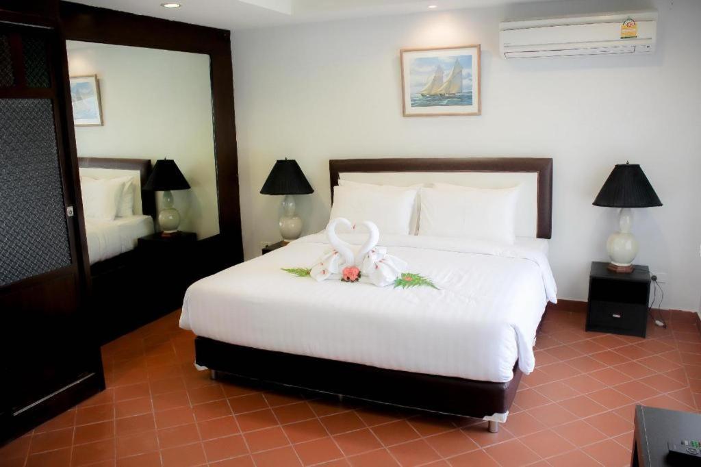 Royal Lee Resort And Spa Nai Yang Beach Exterior foto