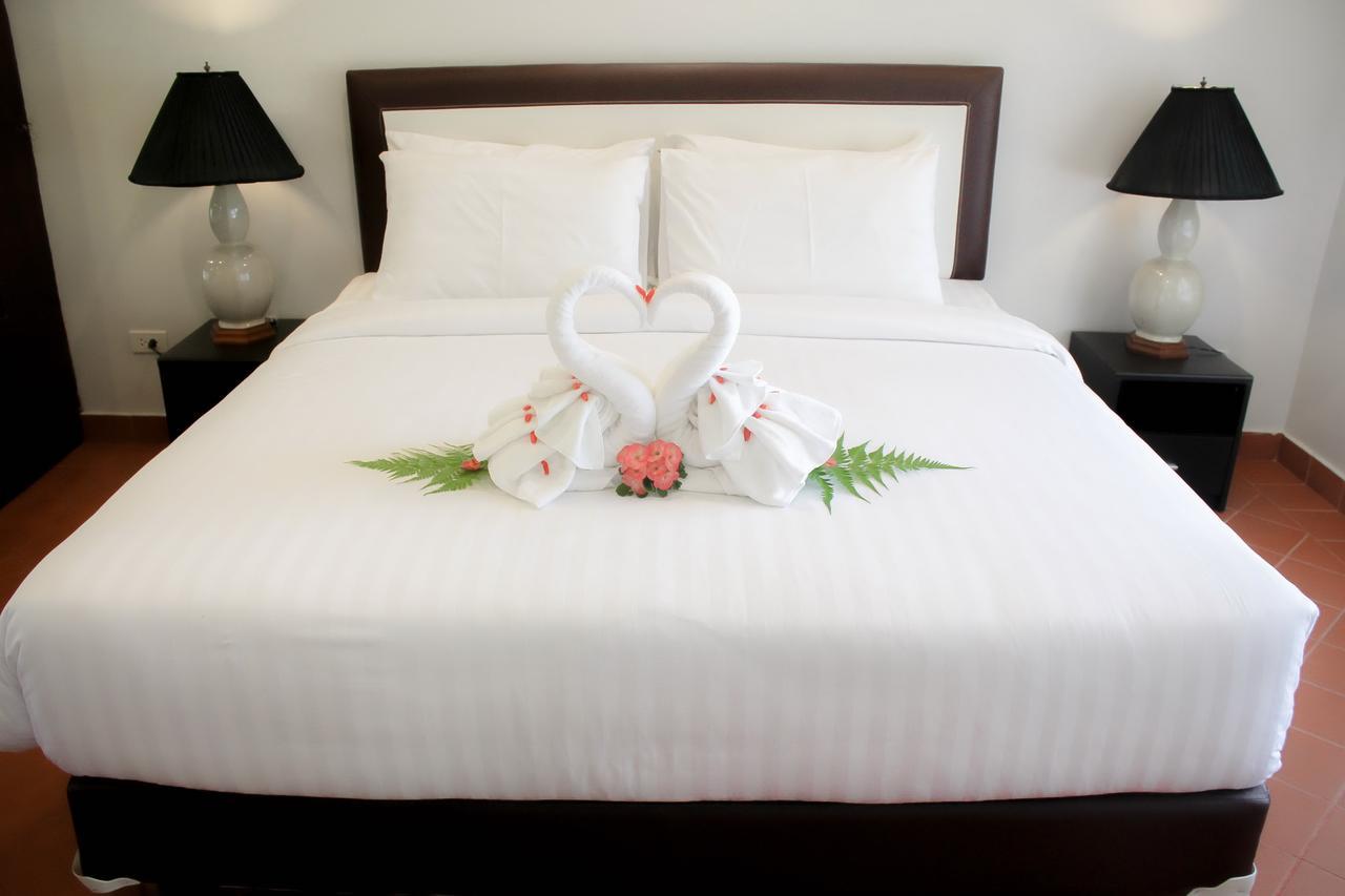 Royal Lee Resort And Spa Nai Yang Beach Exterior foto